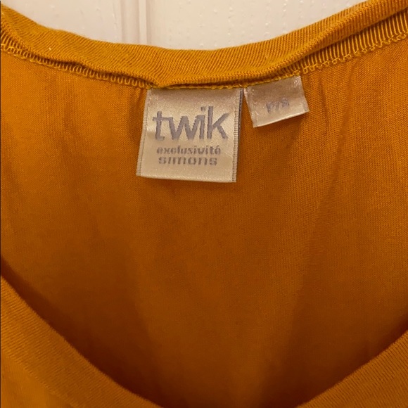 Yellow t-shirt - Picture 2 of 5